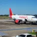 Comissário da Avianca que passou mal em voo recebe alta médica e aeronave é liberada