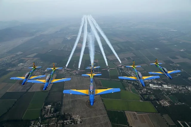As sete aeronaves da Esquadrilha da Fumaça, da Força Aérea Brasileira (FAB), iniciam a apresentação às 15h. Foto: Força Aérea Brasileira