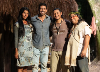 Iraê Suyane Moreira, Cauã Reymond, Mapu Huni Kuin e Daniel Munduruku — Foto: Globo/Manoella Mello
