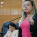 Michele Melo chora na tribuna após confusão entre secretário de Gladson e Edvaldo Magalhães na Aleac