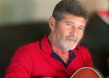 Morre Carlos Kouri, ex-guitarrista da banda Mugs, aos 71 anos