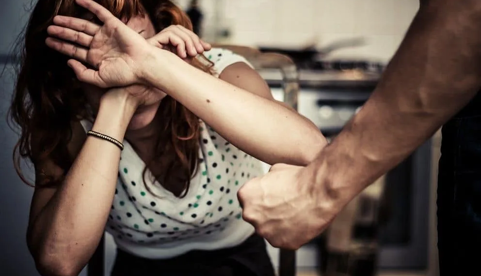 Justiça mantém condenação de homem por violar domicílio e perseguir mulher