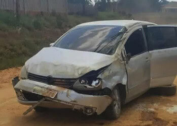 Motorista perde controle do carro e capota em ramal no interior do Acre