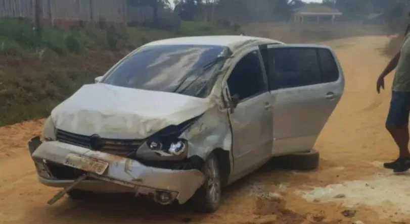 Motorista perde controle do carro e capota em ramal no interior do Acre
