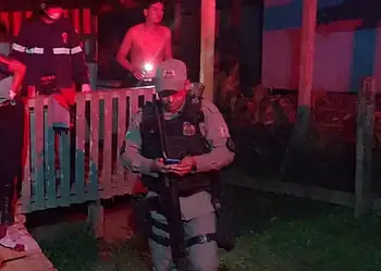 Jovem é morto a tiros enquanto confraternizava com amigos em frente de casa