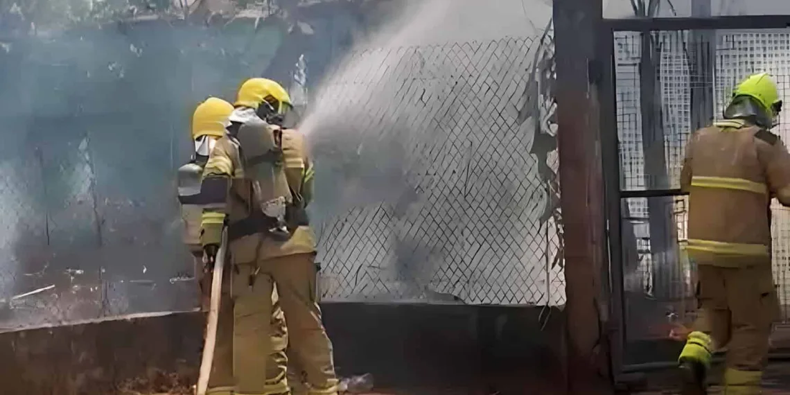 Na Capital, incêndio no bairro Jardim Europa atinge estação de esgoto