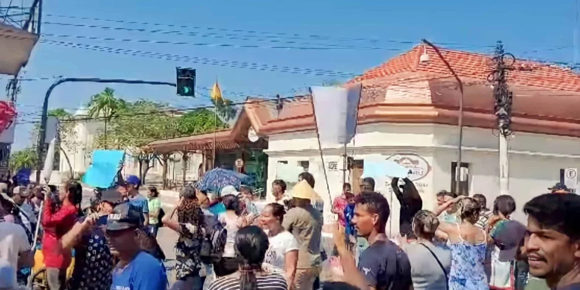 Moradores de invasão no Irineu Serra bloqueiam ruas e fecham Terminal Urbano em protesto
