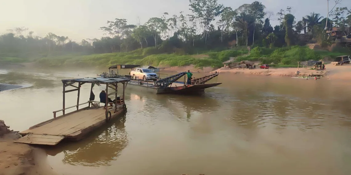 Seca do Rio Acre prejudica travessia em balsa na zona rural da Capital