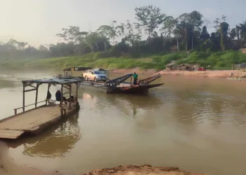 Seca do Rio Acre prejudica travessia em balsa na zona rural da Capital