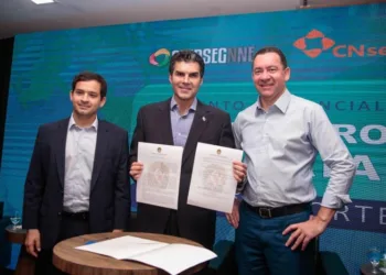 Governador assina o protocolo de intenções junto a representantes da Confederação Nacional das Seguradoras (CNseg)