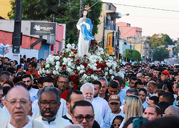 Procissão levou quase 50 mil acreanos à prática devocional nas ruas de Cruzeiro do Sul. Foto: Marcos Vicentti/Secom