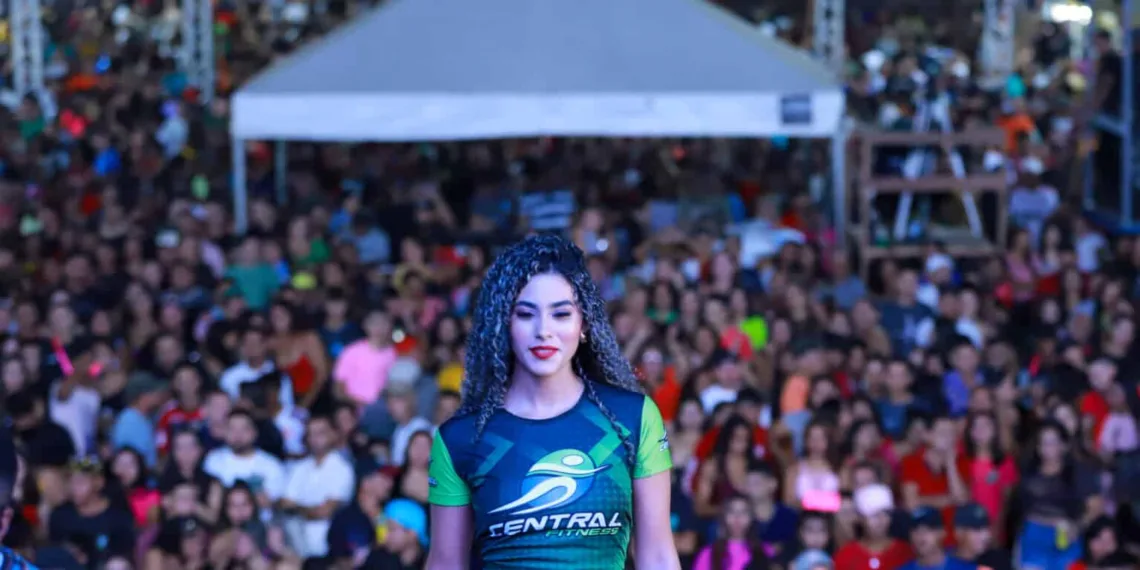 Milhares de pessoas prestigiam a abertura do Festival do Açaí