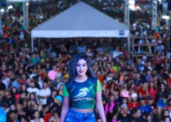Milhares de pessoas prestigiam a abertura do Festival do Açaí