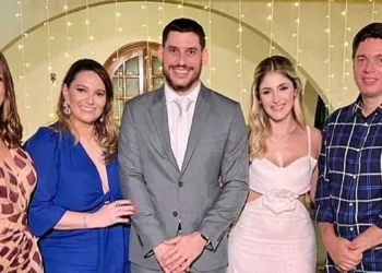 O casal Raquel Moura e Thiago Torres, oficializaram a união no sábado, dia 19 de agosto, em uma cerimônia civil