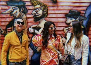 Um clic bem descontraído entre amigos Gigi Hanan, Raquel Poersch e Ígara Formighieri em Caminito, ponto turístico famoso em Buenos Aires