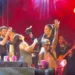 Mari Fernandez monta bar em cima do palco e surpreende público da Expoacre
