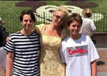 Britney Spears e os filhos Sean Preston e Jayden James Foto: Instagram/@britneyspears
© Fornecido por Estadão