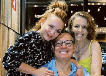 Larissa Manoela com os pais Gilberto Elias e Silvana Taques Foto: Instagram/@gilberto
© Fornecido por Estadão