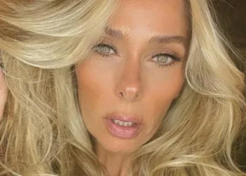 Adriane Galisteu relembra telefonema com Senna antes de última corrida: ‘Ele me ligou tenso’
© Fornecido por Bang Showbiz