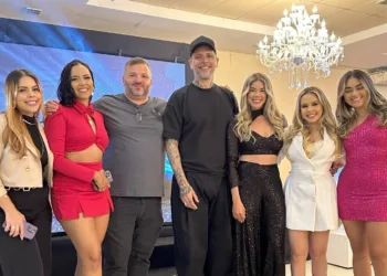 Rafael Figueiredo, o consultor da linha Match, Ricardo dos Anjos e um time de influenciadoras na a primeira edição da Beauty Night
