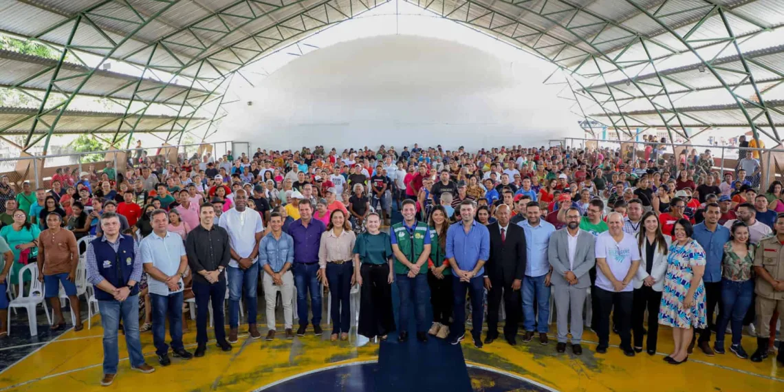 Governo do Acre realiza a entrega de mil títulos definititivos em Feijó
