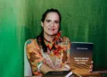 Jornalista Silvania Pinheiro lança livro 'Discurso Midiático sobre o Indígena na Cidade'