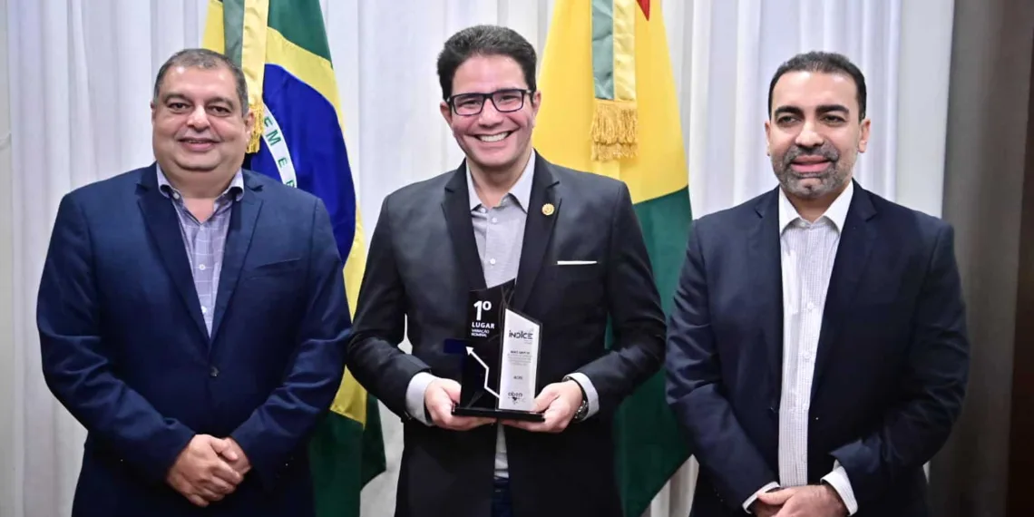 Gladson Cameli recebe prêmio anual de tecnologia e fala de ‘aproximar o Estado das pessoas’