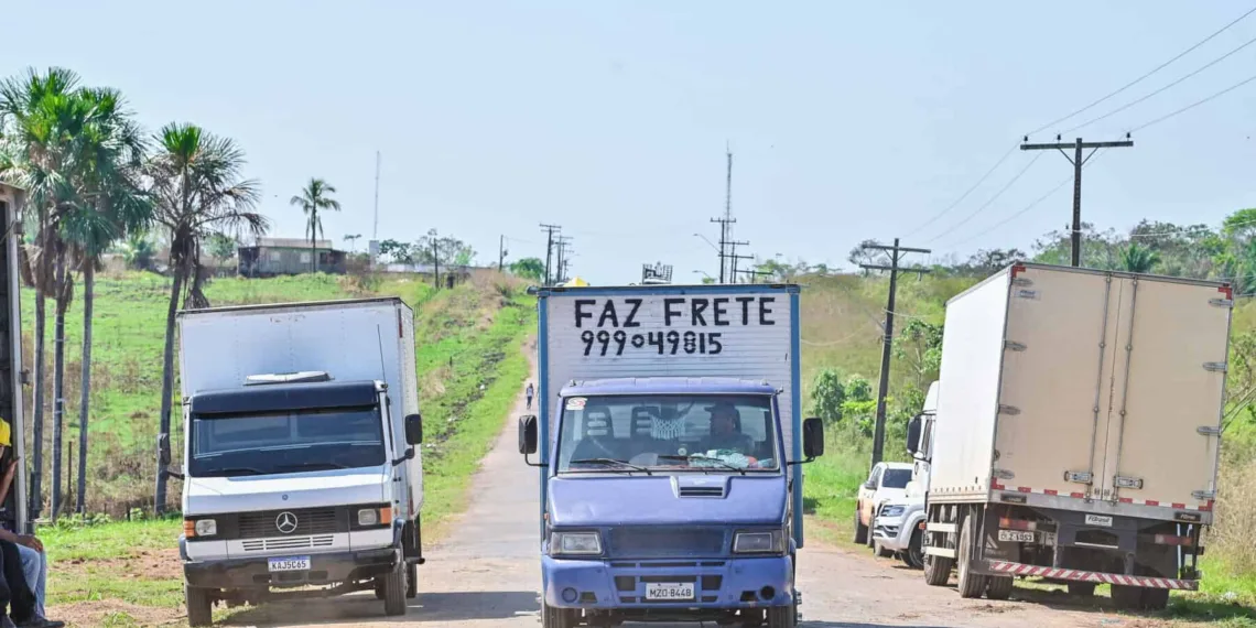 Quem precisa também pode requisitar um caminhão para transporte de bens. Foto: Diego Gurgel/Secom