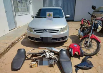 PM descobre desmanche de carro e moto no bairro Vila Acre