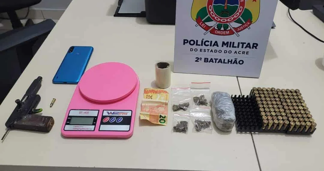PM prende homem com arma artesanal, drogas e munições na Cidade do Povo