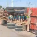Caçamba tomba na Via Verde, próximo ao shopping da Capital