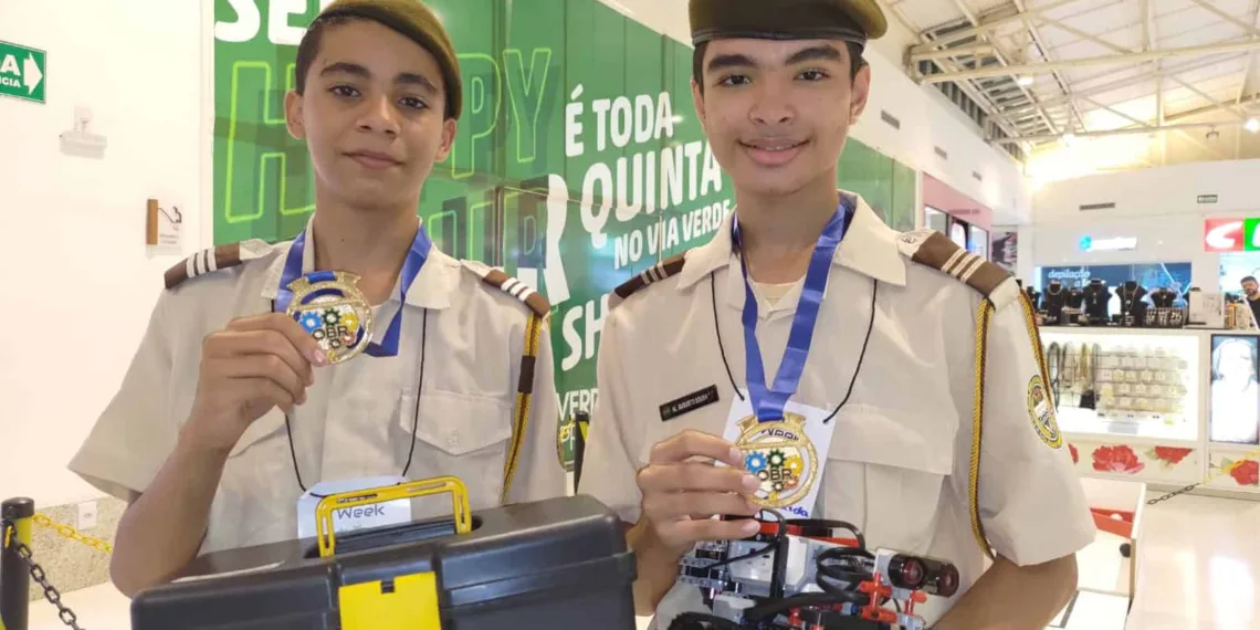 Os estudantes do Colégio Militar Tiradentes foram destaque na etapa estadual de robótica. Foto: cedida