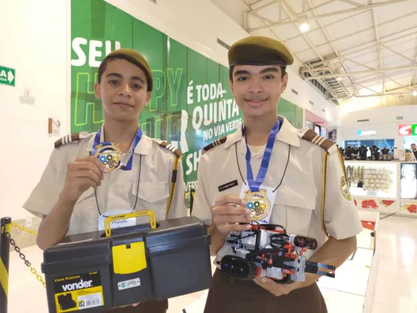 Alunos do Colégio Militar Tiradentes conquistam etapa estadual de robótica