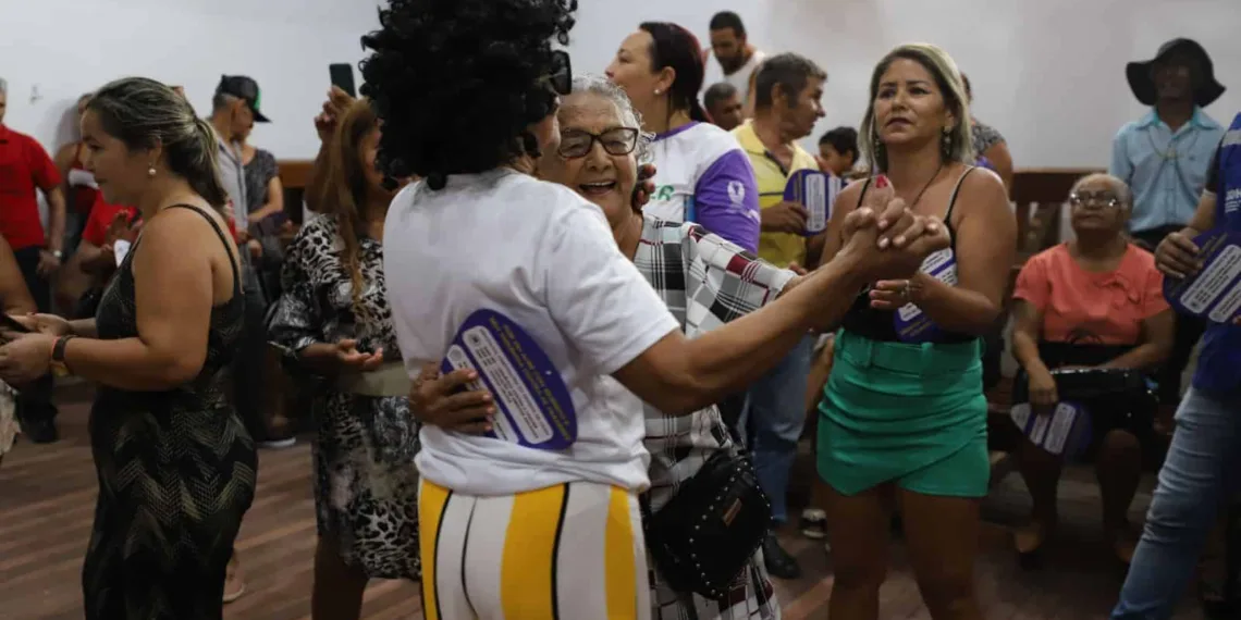 Encontro da Associação de Arte em Movimento do Idoso de Rio Branco. Foto: Felícia Lanay/ASCOM DPE