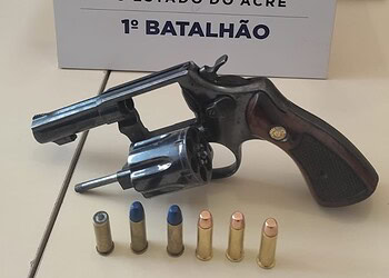 Homem tenta se evadir, mas acaba preso pela PM com arma de fogo no bairro Portal da Amazônia