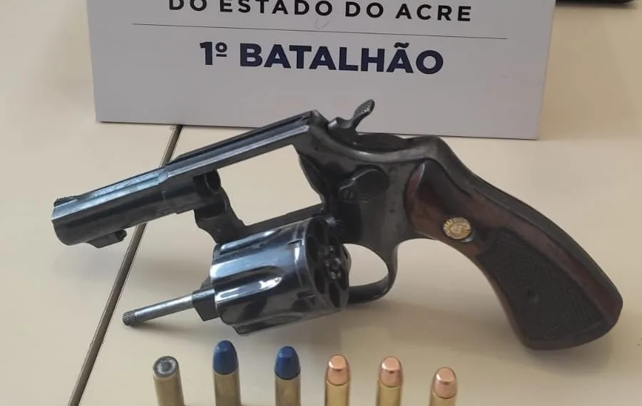 Homem tenta se evadir, mas acaba preso pela PM com arma de fogo no bairro Portal da Amazônia
