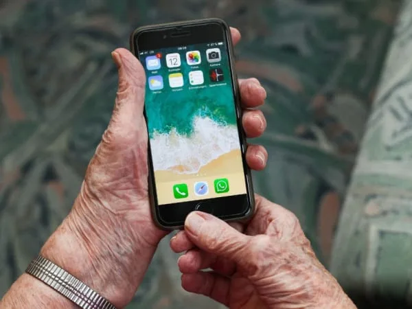 Idosa que caiu no golpe do WhatsApp será indenizada por banco no Acre