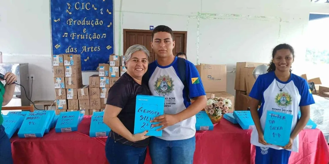 Escola rural em Cruzeiro do Sul recebe investimentos em tecnologia e estruturação