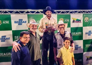 Peão de Feijó é campeão do Rodeio da Expoacre 2023 e leva carro zero pra casa