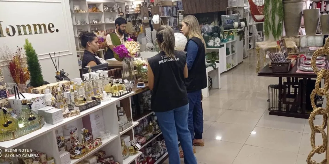 Em Cruzeiro do Sul a ação foi realizada pela equipe da Divisão Regional do Procon no município. Foto: cedida