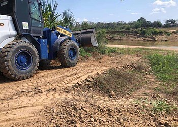 Máquinas avançam a cada dia nos ramais da Transacreana. Foto: Ascom/Deracre