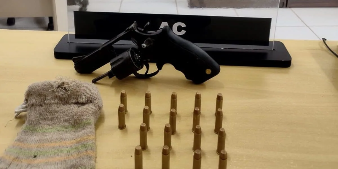 Criminoso tenta fugir, mas é preso com arma de fogo em Sena Madureira