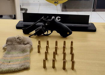 Criminoso tenta fugir, mas é preso com arma de fogo em Sena Madureira