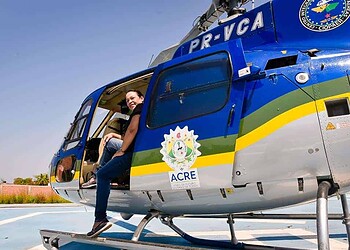 Roseane Souza, se preparando para o seu sobrevoo no Harpia 3. Foto: Júnior Aguiar/Sesacre