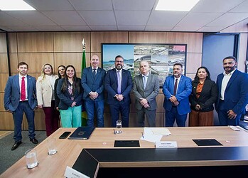 Parlamentares acreanos cobram solução para crise aérea em reunião com ministro e Anac