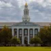 Santander e Harvard lançam 300 bolsas de estudo para professores universitários