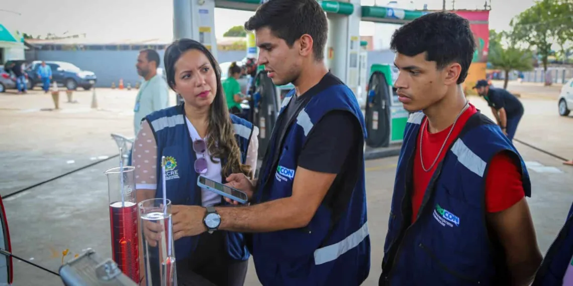 Procon realiza fiscalização em posto de combustível de Rio Branco