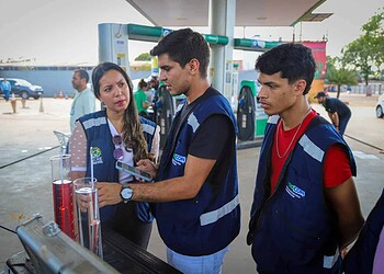 Procon realiza fiscalização em posto de combustível de Rio Branco