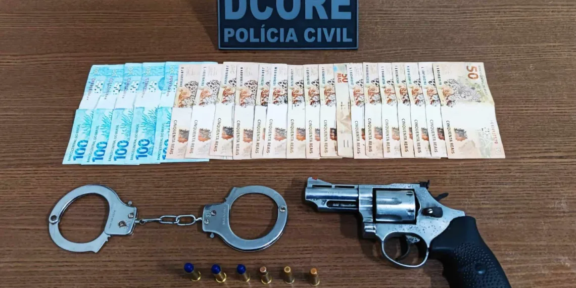 Polícia Civil prende autor de roubo e apreende arma de fogo, munições e algema utilizados em crimes