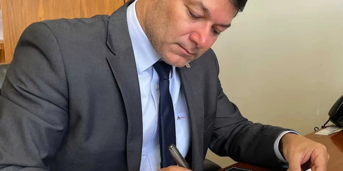 Roberto Duarte articula derrubada do veto em PL que beneficia pessoas com fibromialgia